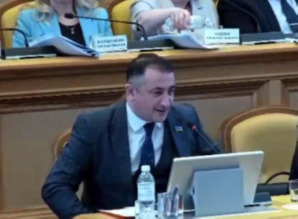 КПРФ требует лишить мандата депутата, назвавшего ХМАО и Тюменскую область родиной узбеков.