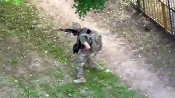 Боевик ВСУ начал стрельбу в спальном районе Харькова