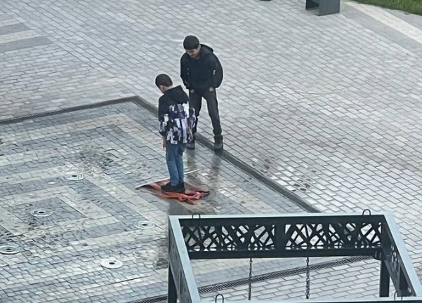 Все семьи мигрантов, чьи дети растоптали георгиевский флаг, лишат гражданства и депортируют