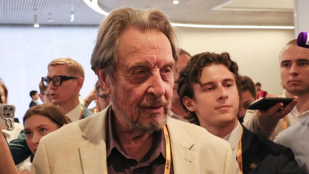 Отец Илона Маска признался, что восхищается Путиным и Москвой