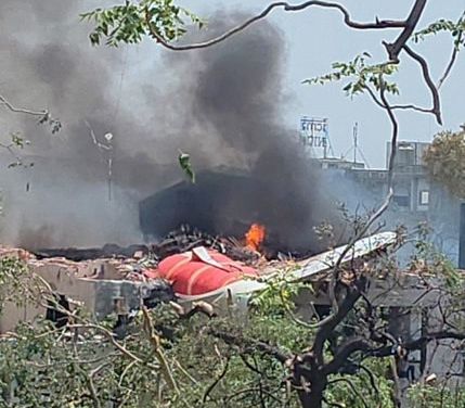 В Индии рухнул пассажирский самолет, на борту были 242 человека