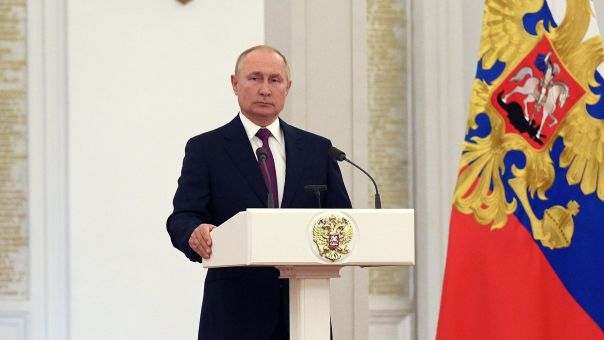 Путин в Кремле наградил Героев труда и лауреатов госпремий
