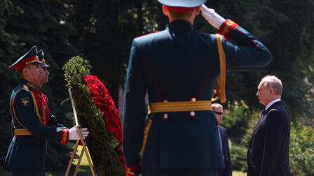 Путин в День памяти и скорби возложил венок к Могиле Неизвестного Солдата