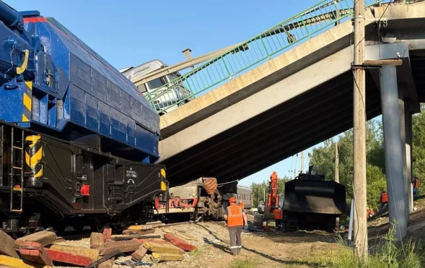 Крушение поездов из-за подрывов мостов в Брянской и Курской областях. Основные подробности