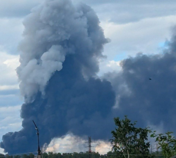 Авиабазы Оленья в Мурманской и Белая в Иркутской области подверглись массированному налету дронов, выпущенные с большегрузных фур