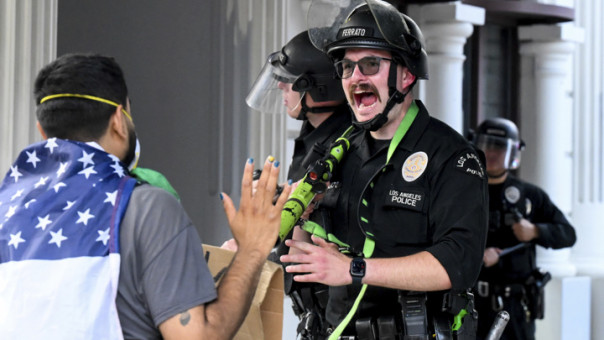 После ударов по Ирану в США начались массовые протесты