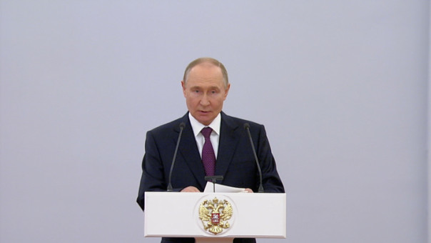 Путин: РФ будет и дальше принимать меры по укреплению Вооруженных сил