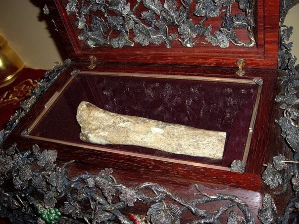 «Киноделы «Мумии» предлагают похоронить Ленина, но умалчивают о тысячах останках в храмах и монастырях России».