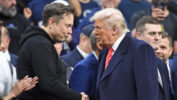 Маск снова готов помочь Трампу