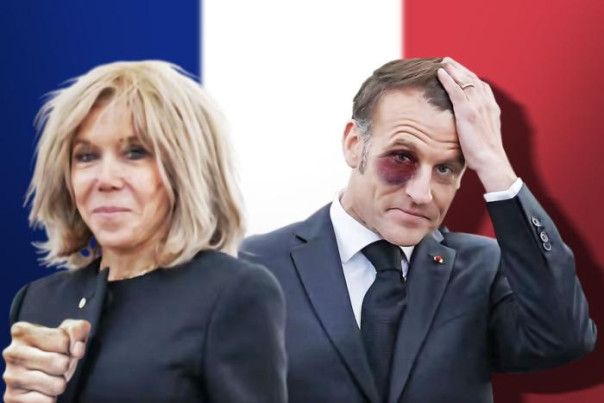 У меня зазвонил телефон. – Кто говорит? – Макрон…