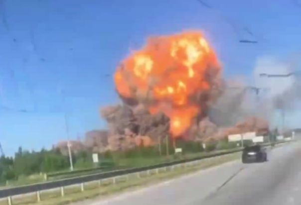 На промпредприятии в Житомире на Украине произошел мощный взрыв