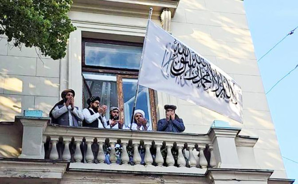 Белый флаг над Москвой: «Талибан» пришел в Россию по закону, теперь это Исламский Эмират Афганистан