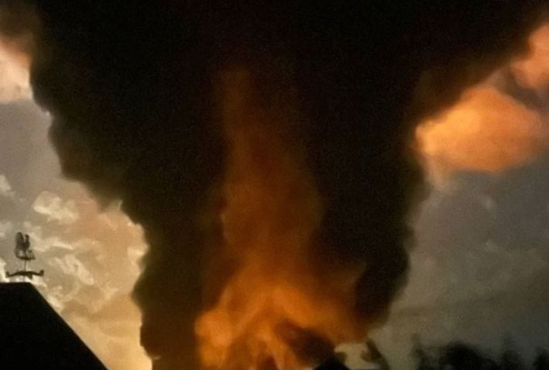 После атаки «Гераней» в Чугуеве Харьковской области крупный пожар на нефтебазе. Хроника ударов по территории Украины 04-05 июля 2025 года