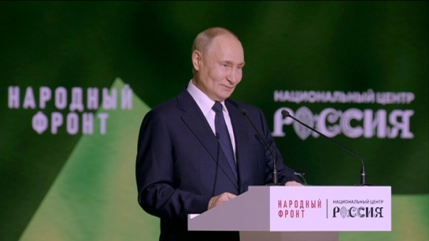 Путин принимает участие в форуме Народного фронта «Всё для Победы!» и вручает премии за помощь участникам СВО