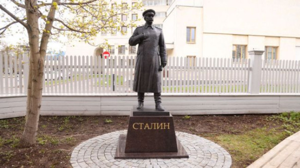 Суд потребовал убрать памятник Сталину в Вологде и вернуть за него деньги