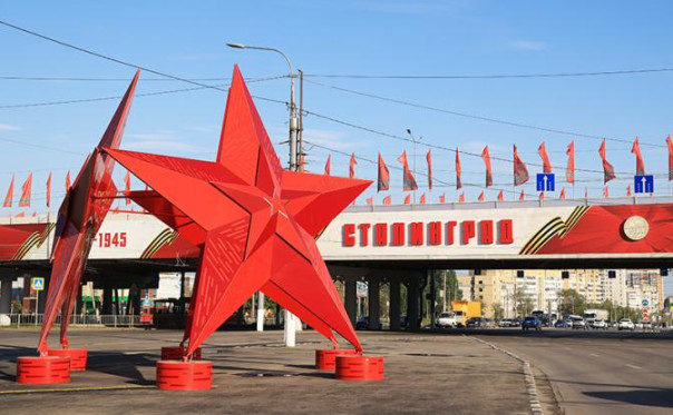 На лукавое предложение выбрать между Лениным и Сталиным мы не поведёмся