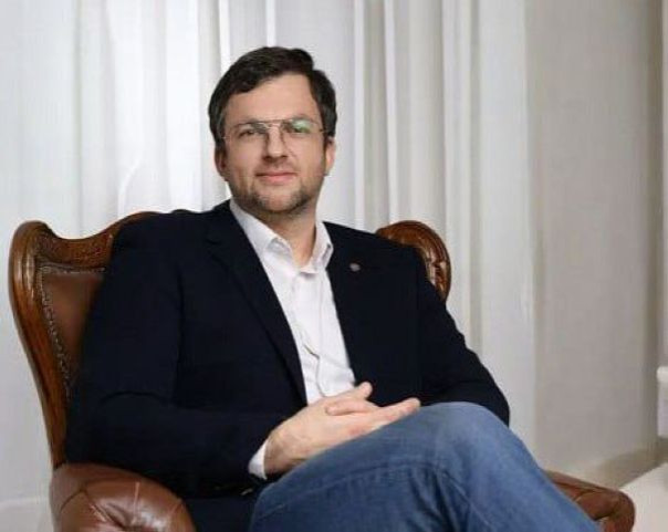 В Ленобласти в ДТП погиб учёный и медицинский директор «Экселлена» Константин Захаров. Его компания первой тестировала вакцину от ковида «Спутник V»