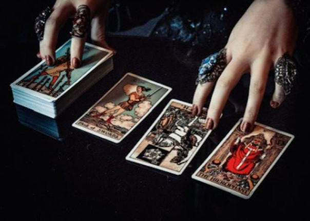 В России не станут запрещать ведьм, колдунов и гадалок