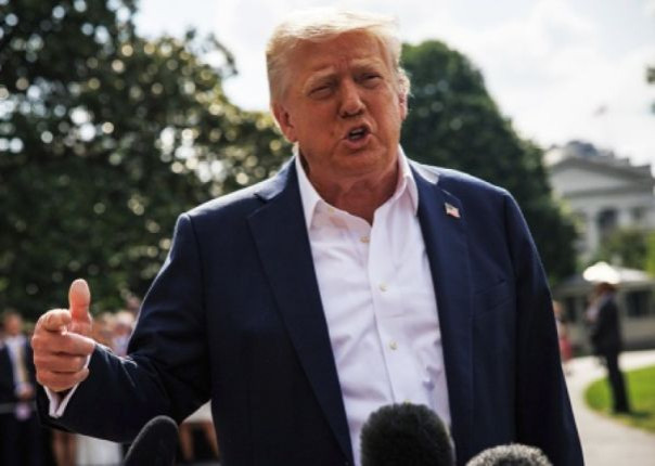 Трамп в разрешении украинского конфликта пытается усидеть на двух стульях — мнение