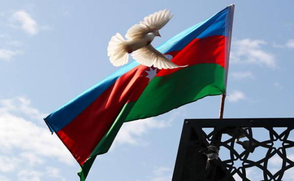 «Закрыть границу, ввести визы!»: С Азербайджаном Россия уже может попрощаться?