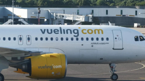 Группа из 50 евреев была снята  с самолета в Валенсии (Испания) за то, что пели в самолёте на иврите