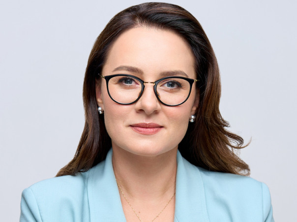 "Вы дохните, а я красивая": в Раде возмутились поступком премьера Украины