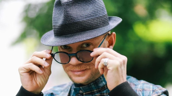 Телеведущий Дмитрий Хрусталев устроил пьяный дебош на рейсе в Москву