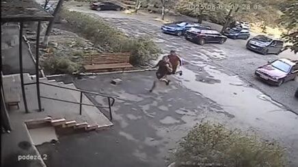 Бьют людей до потери сопротивления, а затем отправляют на фронт: сотрудники ТЦК завели себе "загонщиков"