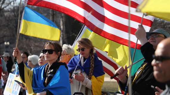 США начинают поэтапный отказ от временной защиты, предоставленной 120 тысячам украинских беженцев — The Wall Street Journal