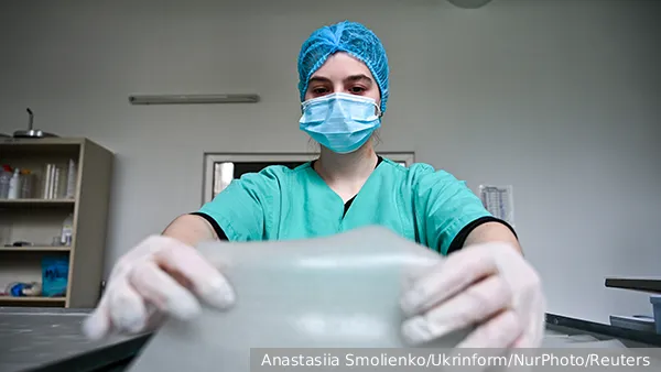 Выпускниц-медиков на Украине обязали пройти воинский учет