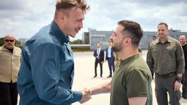 За сдачу в плен! Зеленский наградил главаря «Азова»* орденом Богдана Хмельницкого