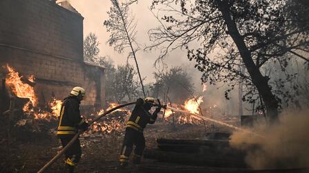 Пожар площадью 20 гектаров уничтожил несколько десятков домов под Луганском