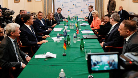 Лавров: "коалиция желающих" хочет подорвать прогресс саммита на Аляске