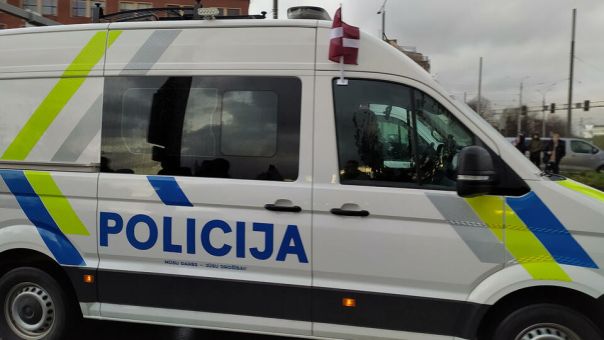 Совратившего более 180 детей школьного учителя задержали в Латвии