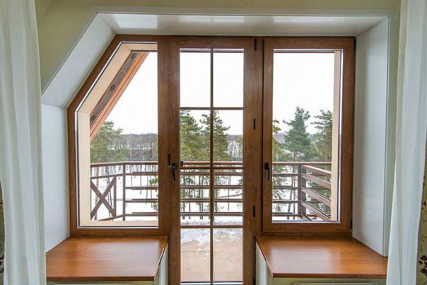 Цветные пластиковые окна: стиль, который меняет облик дома