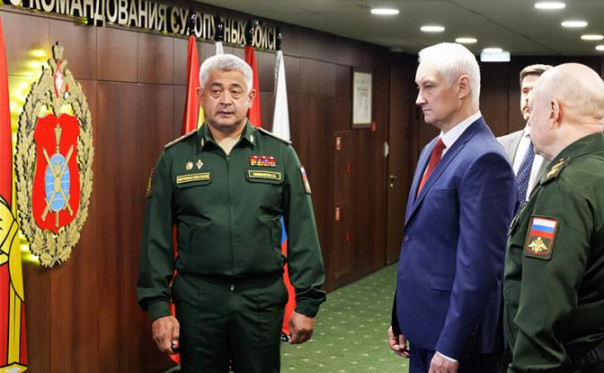 Почему командующего ГрВ «Север» Лапина заменили Никифоровым: Тайна генеральской ротации