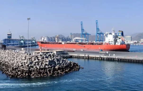 МИД Китая: Мы продолжим импортировать российскую нефть, несмотря на угрозы пошлинами от США