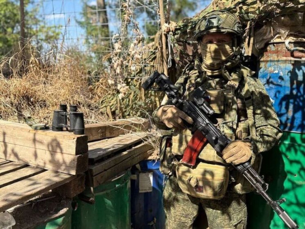 Разведчик шесть часов отражал атаки противника, спасая раненого товарища