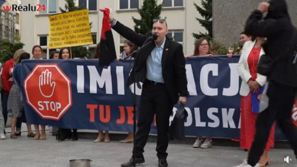 В центре Варшавы публично сожжён флаг УПА