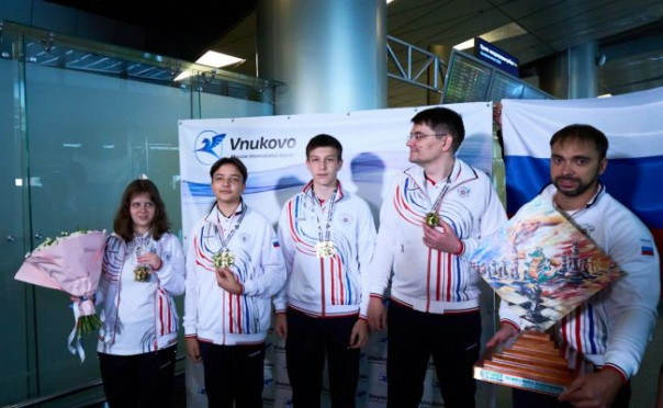 Российские шахматисты привезли историческую победу мировой юношеской Олимпиады