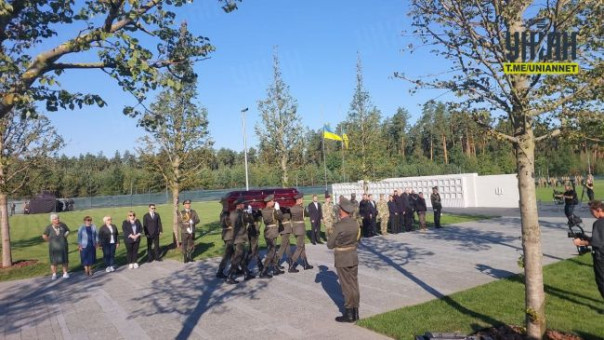 На 120 тыс. мест: под Киевом с помпой открыли огромное военное кладбище