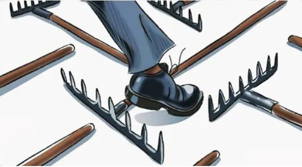 Нет, все-таки они удивительные долбодятлы, и штатные их пропагандисты - самые из этих долбодятлов упоротые...