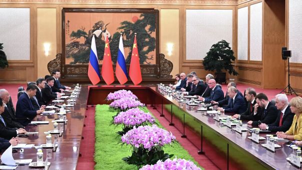 Путин и Си Цзиньпин обсудили двусторонние отношения на переговорах в Пекине