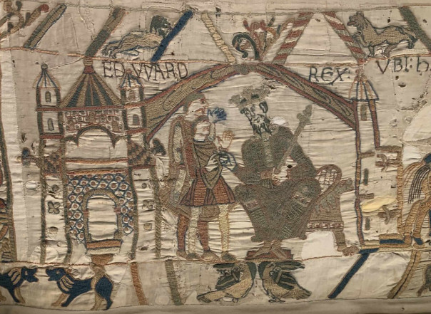 Макрон ради Украины разбазаривает исторические ценности Франции