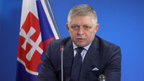 «Русские встают на колени только тогда, когда завязывают шнурки», - премьер Словакии Роберт Фицо