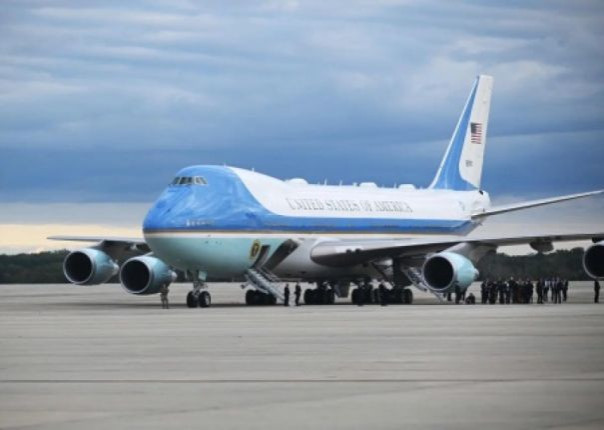 Самолет Трампа едва избежал авиакатастрофы во время полета в Великобританию