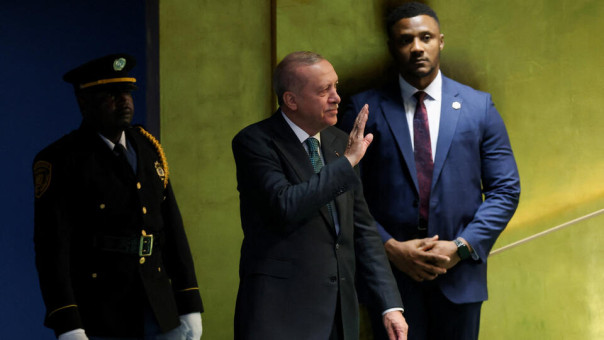 Эрдоган пошутил над Макроном на встрече в штаб-квартире ООН