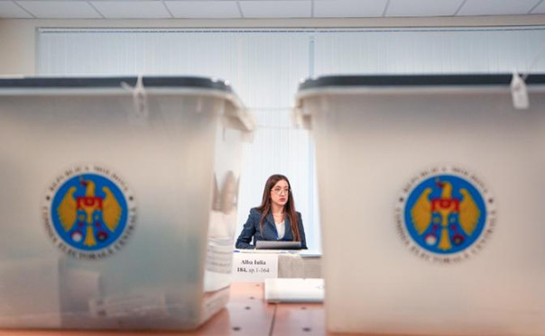 Молдавия раскололась: Официально перевес за Санду, но — минимальный. Интрига сохраняется