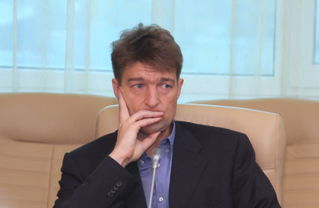 Бизнесмена Дениса Штенгелова и его отца признали экстремистами и изъяли кондитерский холдинг стоимостью 497 млрд руб.