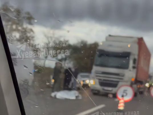 Фура насмерть раздавила ТЦКшников на блокпосту в Одесской области